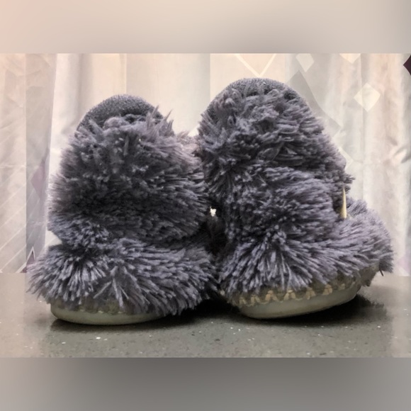 Dearfoams Girl’s Charlotte Furry Bootie Slippers with memory foam, size 9-10 - Picture 4 of 9